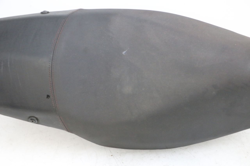 photo de ASIENTO PEUGEOT SPEEDFIGHT 4 4T EFI 50 (2021 - 2025) - Zoom sobre los componentes