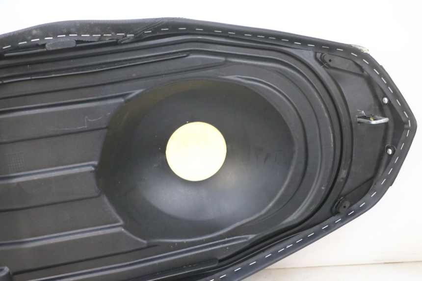 photo de ASIENTO YAMAHA TRICITY 300 (2020 - 2024) - Zoom sobre los componentes