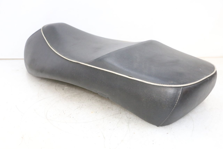 photo de ASIENTO PIAGGIO VESPA GTS SUPER IE 125 (2009 - 2016) - Enfoque en la estructura