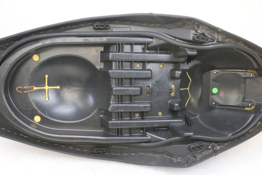 photo de ASIENTO YAMAHA XMAX X-MAX 125 (2006 - 2009) - Primer plano de alta resolución