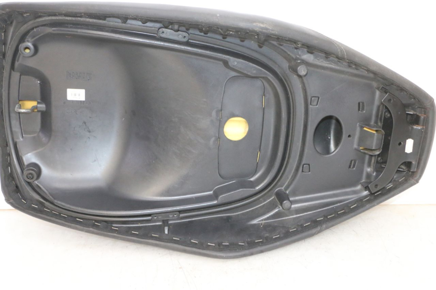 photo de ASIENTO PIAGGIO XEVO - X EVO 125 (2007 - 2016) - Detalles de los puntos de fijación