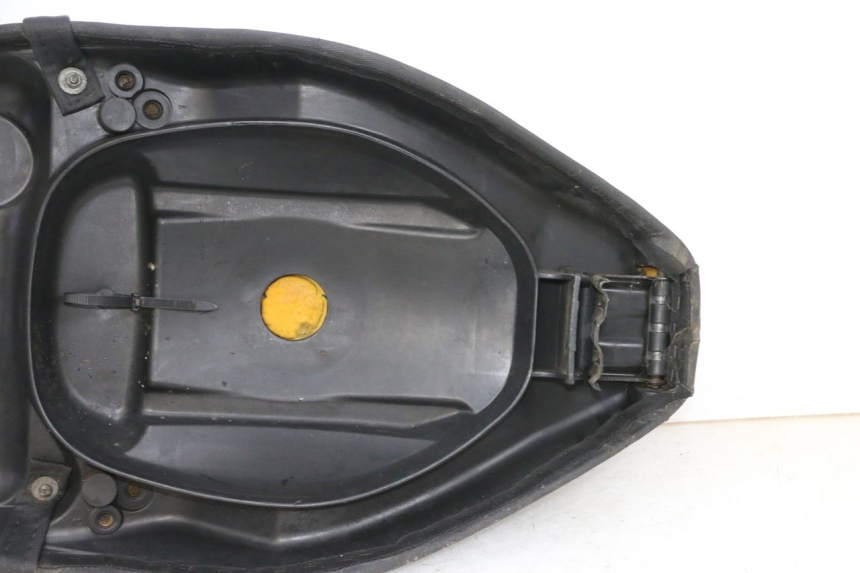 photo de ASIENTO PIAGGIO ZIP 2T 50 (2009 - 2019) - Enfoque en la estructura