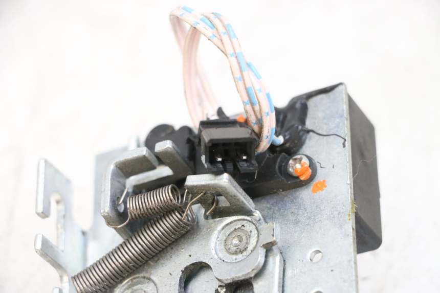 photo de CIERRE ASIENTO HOOK SEGWAY NINEBOT E125S 1 (2022 - 2026) - Primer plano técnico