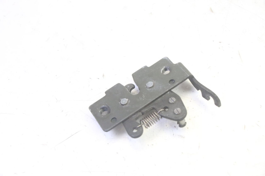 photo de CIERRE ASIENTO HOOK PIAGGIO MP3 RL 250 (2007 - 2010) - Otra perspectiva