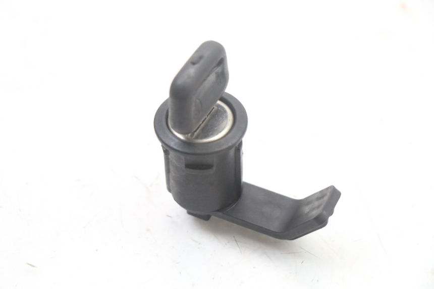 photo de CIERRE ASIENTO HOOK PEUGEOT SATELIS COMPRESSOR K15 125 (2006 - 2009)