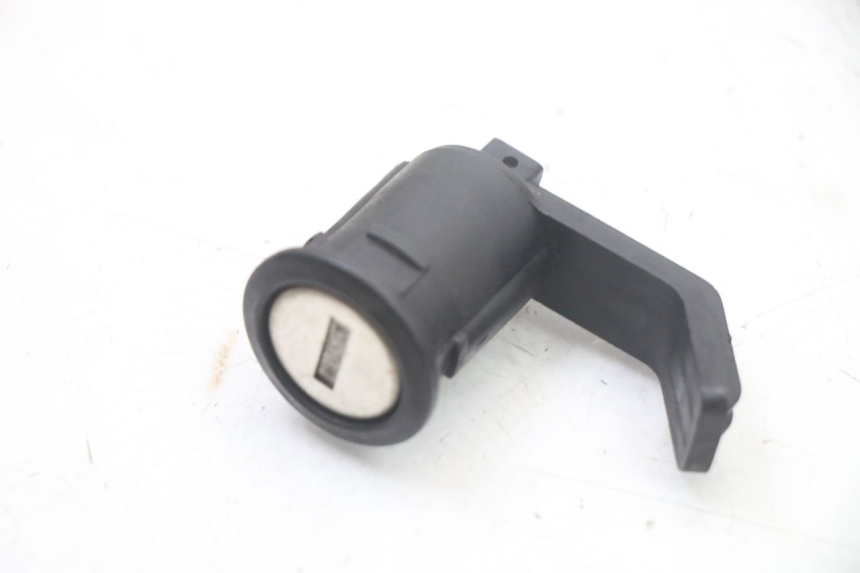 photo de CIERRE ASIENTO HOOK PEUGEOT SATELIS COMPRESSOR K15 125 (2006 - 2009)