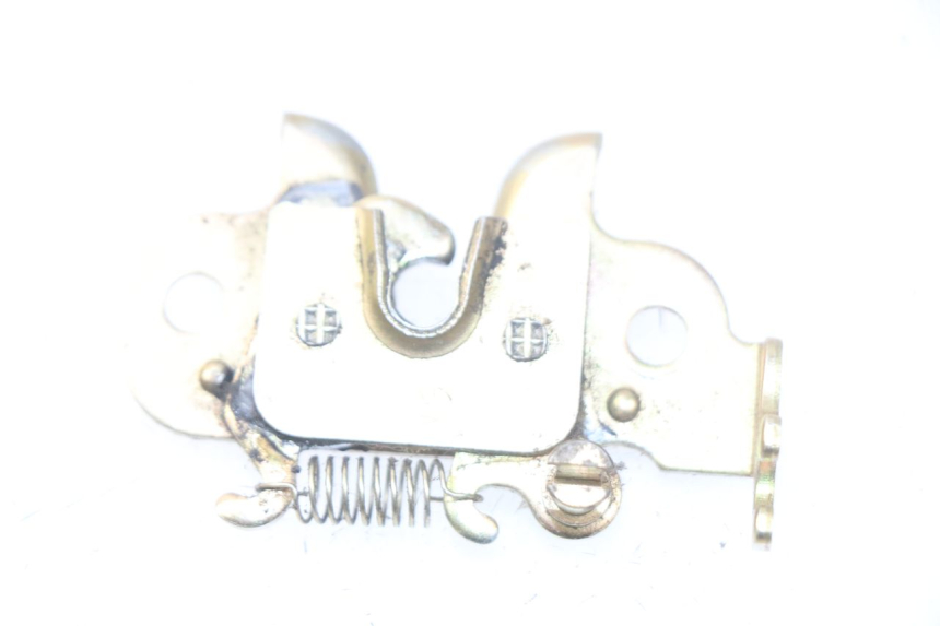 photo de CIERRE ASIENTO HOOK PEUGEOT STREETZONE 2T 50 (2014 - 2019)