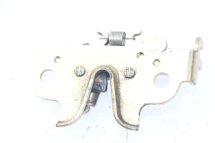 photo de CIERRE ASIENTO HOOK PEUGEOT STREETZONE 2T 50 (2014 - 2019)