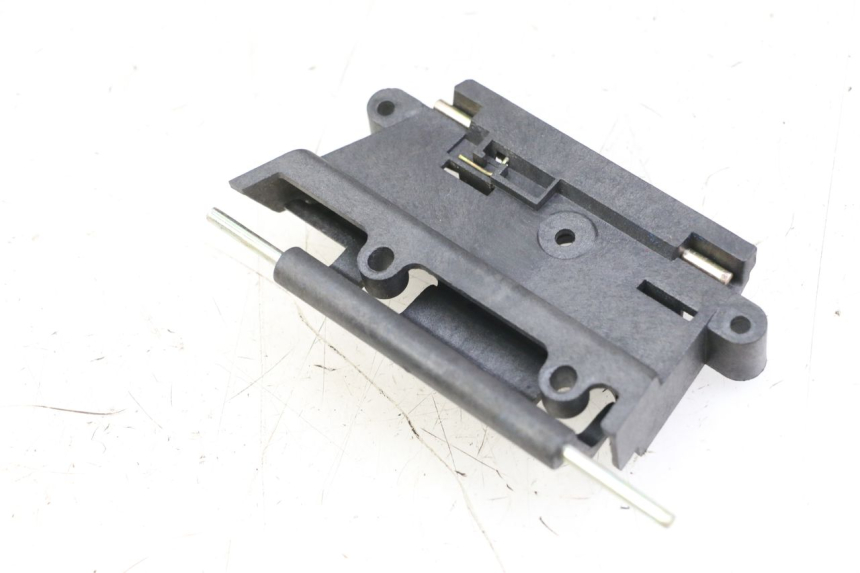 photo de CIERRE ASIENTO HOOK PEUGEOT VIVACITY 125 (2010 - 2017)