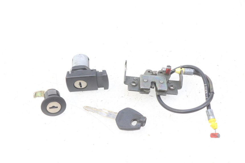 photo de CIERRE ASIENTO HOOK SUZUKI UH BURGMAN 125 (2002 - 2006)