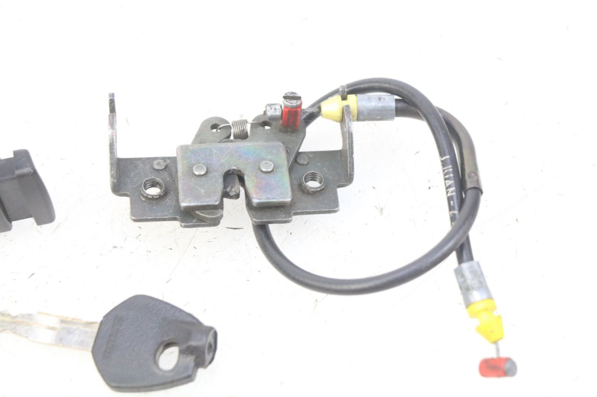 photo de CIERRE ASIENTO HOOK SUZUKI UH BURGMAN 125 (2002 - 2006)