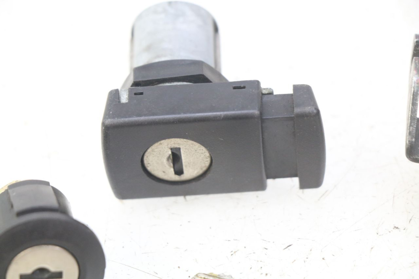 photo de CIERRE ASIENTO HOOK SUZUKI UH BURGMAN 125 (2002 - 2006)