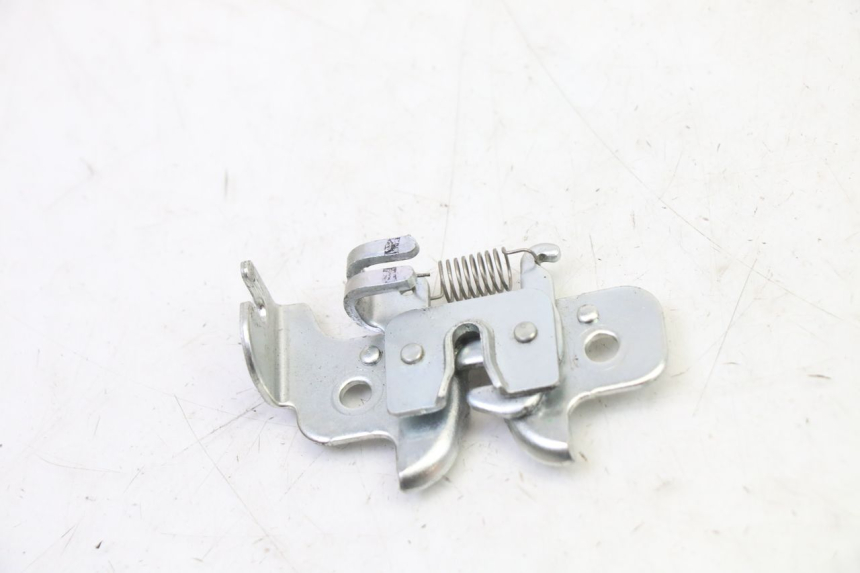 photo de CIERRE ASIENTO HOOK YAMAHA XMAX X-MAX 125 (2021 - 2025)