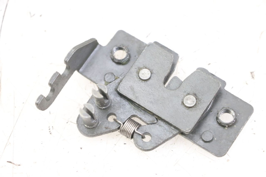 photo de CERRADURA DEL ASIENTO PIAGGIO XEVO - X EVO 125 (2007 - 2017) - Detalle de la pieza