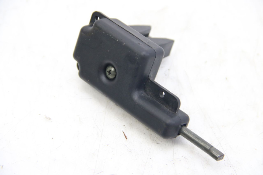 photo de CERRADURA DEL ASIENTO PIAGGIO ZIP 4T 50 (2018 - 2020) - Zoom estado de uso