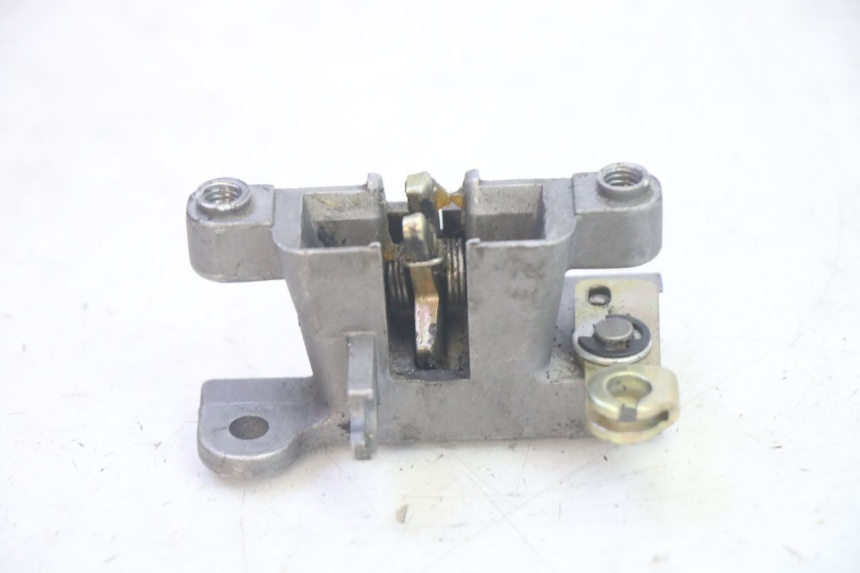 photo de CERRADURA DEL ASIENTO KYMCO AGILITY 4T 50 (2018 - 2022) - Zoom estado de uso