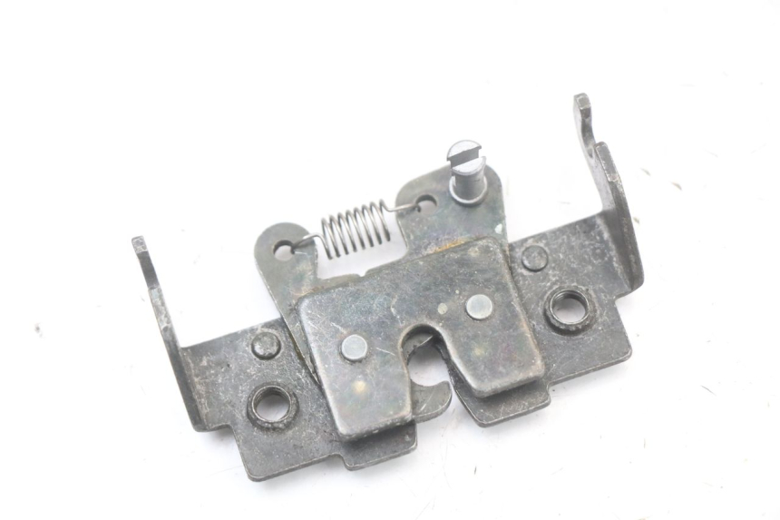 photo de CIERRE ASIENTO HOOK APRILIA SCARABEO GT 125 (1999 - 2007)