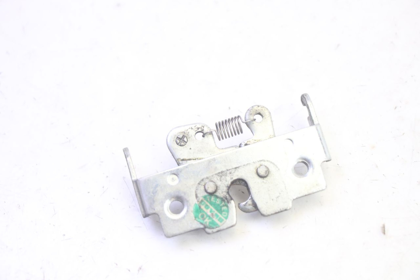 photo de CIERRE ASIENTO HOOK SUZUKI BURGMAN 125 (2007 - 2014) - Zoom estado de uso