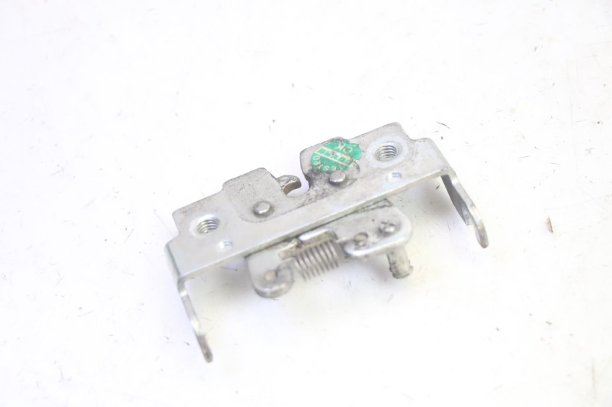 photo de CIERRE ASIENTO HOOK SUZUKI BURGMAN 125 (2007 - 2014) - Otra perspectiva