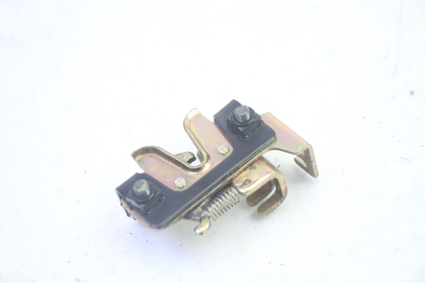 photo de CERRADURA DEL ASIENTO SYM CROX 4T 50 (2016 - 2023) - Otra perspectiva