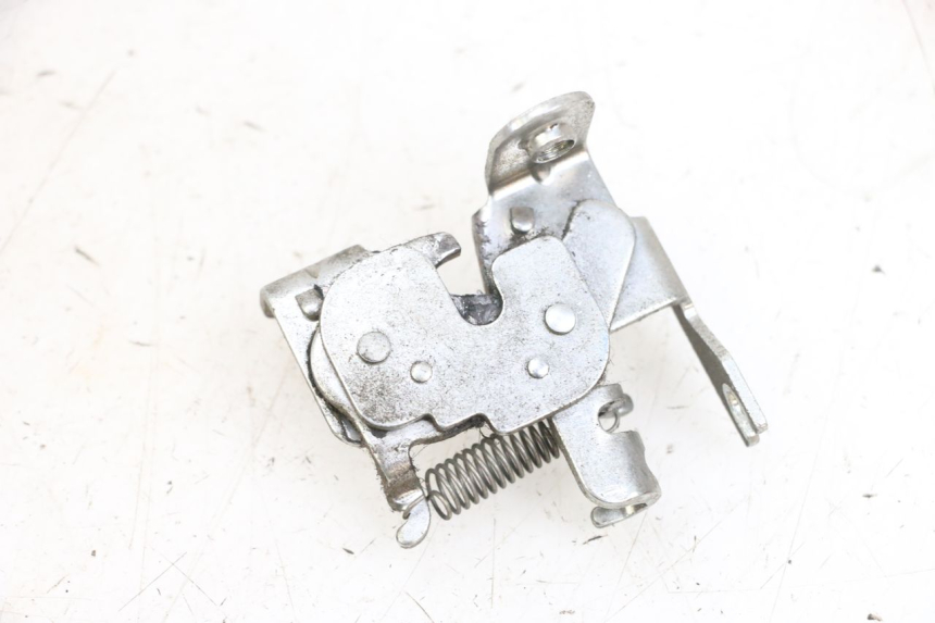 photo de CIERRE ASIENTO HOOK MBK FLIPPER 115 (2013 - 2017) - Detalle de la pieza