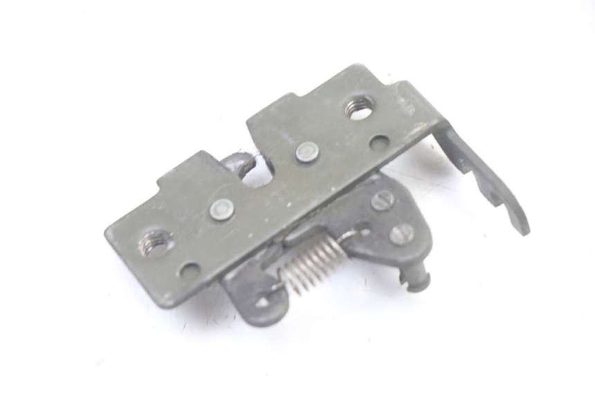 photo de CIERRE ASIENTO HOOK GILERA NEXUS 300 (2008 - 2013)