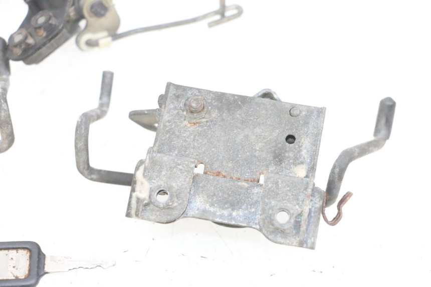 photo de CIERRE ASIENTO HOOK KAWASAKI GPX R WARBIRD 600 (1988 - 1993) - Otra perspectiva