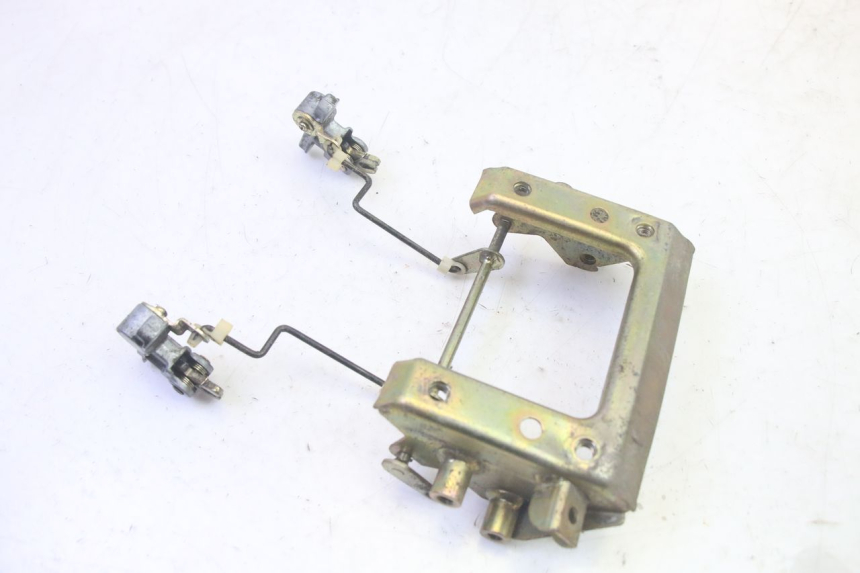 photo de CIERRE ASIENTO HOOK KAWASAKI GPZ RX 1000 (1986 - 1988) - Primer plano técnico