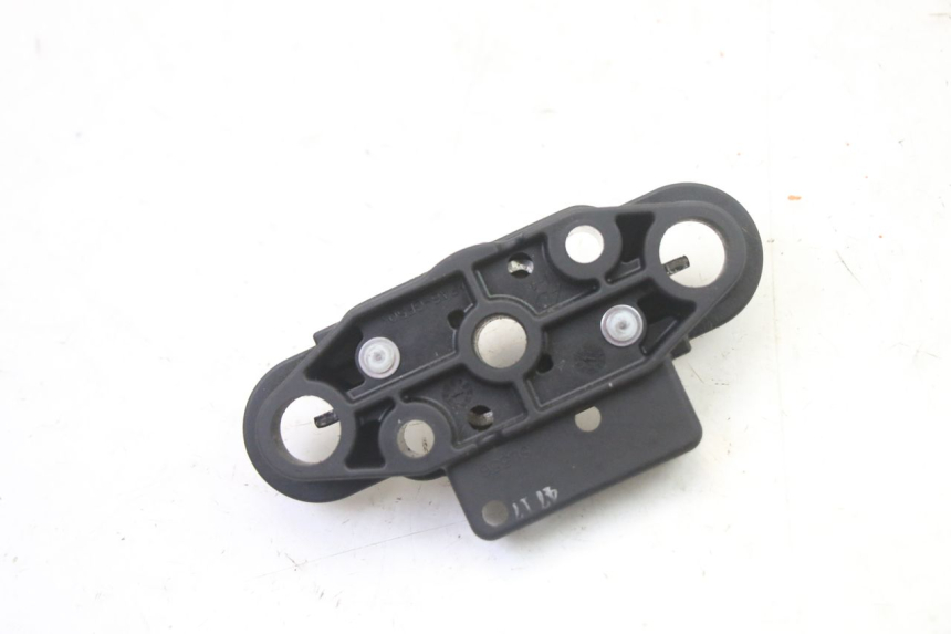 photo de CIERRE ASIENTO HOOK SUZUKI GSR 750 (2011 - 2017)
