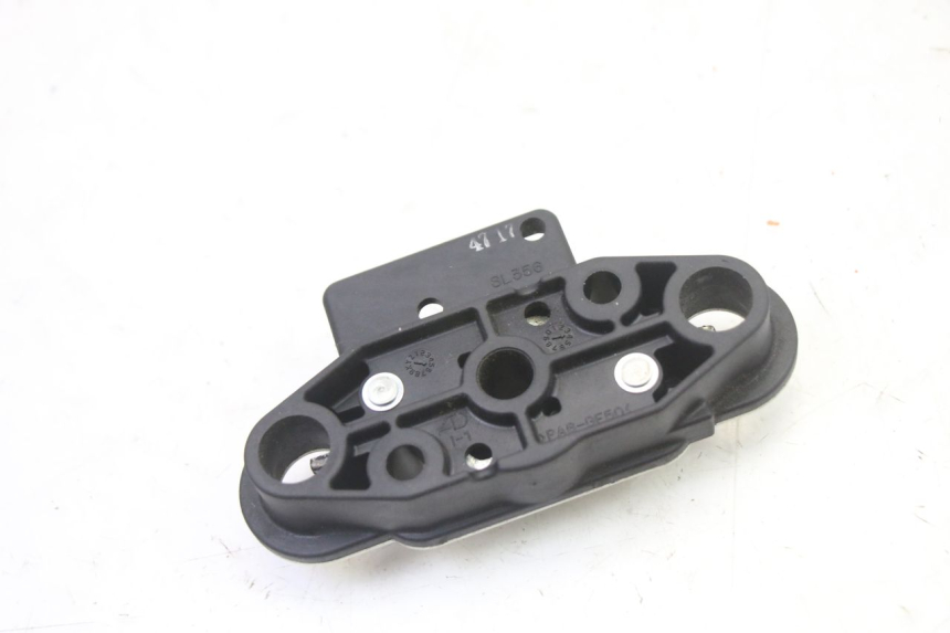 photo de CIERRE ASIENTO HOOK SUZUKI GSR 750 (2011 - 2017)