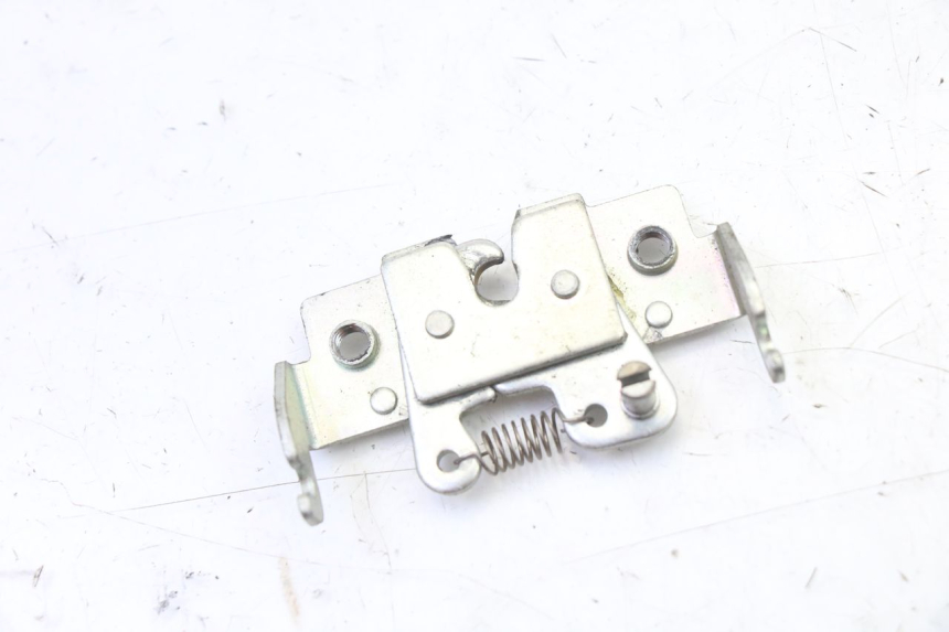 photo de CIERRE ASIENTO HOOK YAMAHA JOG R 50 (2004 - 2014)