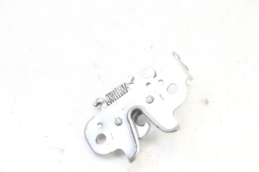 photo de CIERRE ASIENTO HOOK PEUGEOT KISBEE 2T 50 (2018 - 2022)