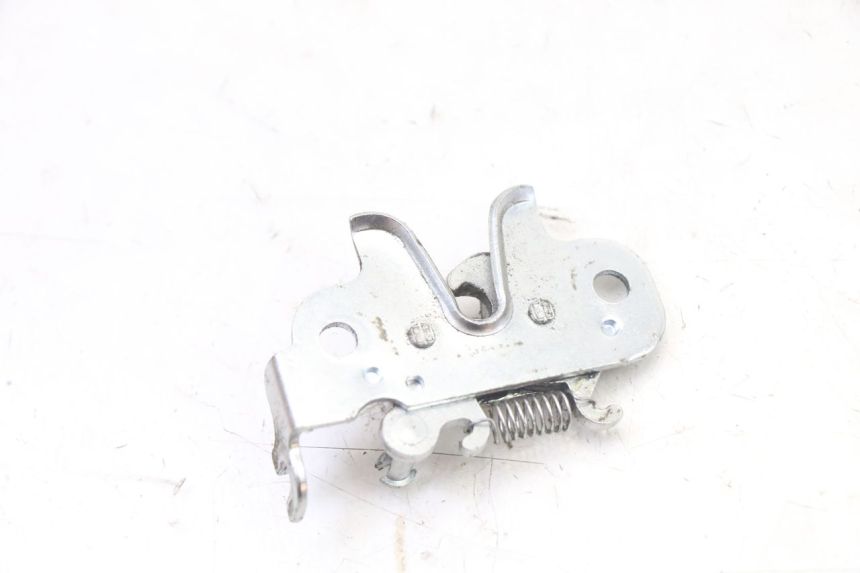 photo de CIERRE ASIENTO HOOK PEUGEOT KISBEE 2T 50 (2018 - 2022)