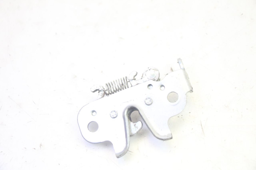 photo de CERRADURA DEL ASIENTO PEUGEOT KISBEE 4T 50 (2018 - 2022) - Zoom estado de uso