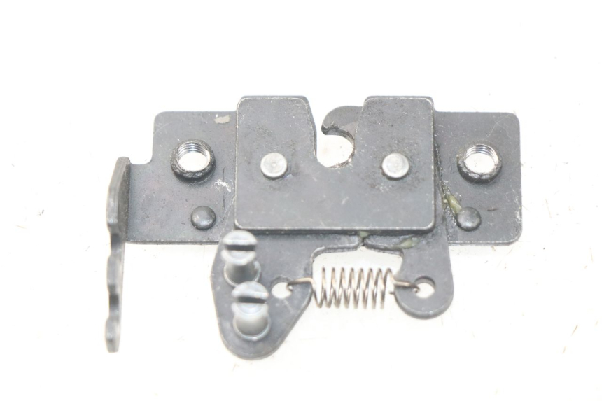 photo de CIERRE ASIENTO HOOK PIAGGIO MP3 HPE 500 (2019 - 2022)