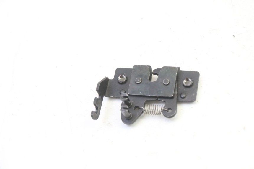 photo de CIERRE ASIENTO HOOK PIAGGIO MP3 HPE 310 (2024 - 2025)