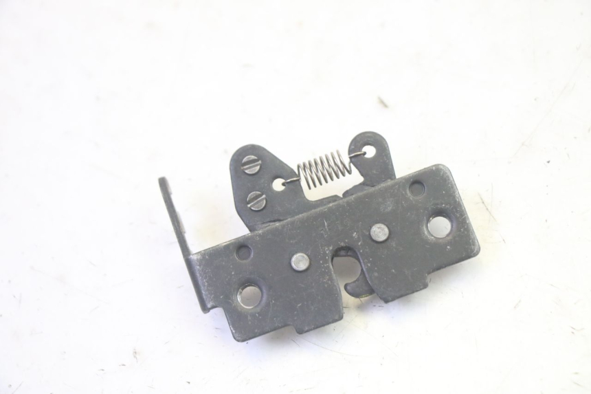 photo de CIERRE ASIENTO HOOK PIAGGIO MP3 HPE 350 (2018 - 2020) - Zoom estado de uso