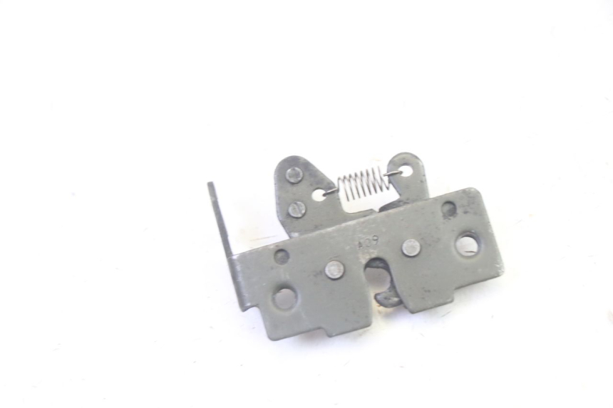 photo de CIERRE ASIENTO HOOK PIAGGIO MP3 RL 250 (2007 - 2010)