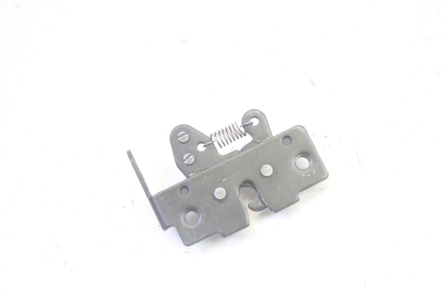 photo de CIERRE ASIENTO HOOK PIAGGIO MP3 500 (2016 - 2018) - Zoom estado de uso