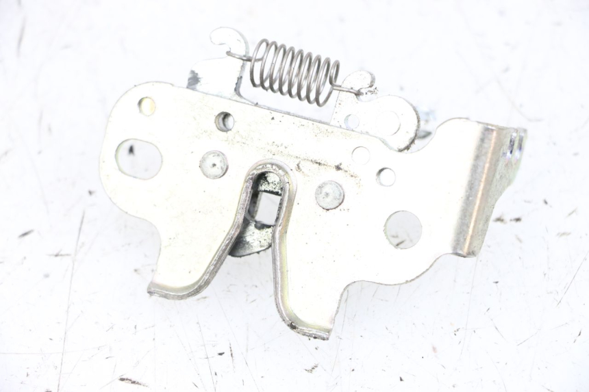 photo de CIERRE ASIENTO HOOK YAMAHA NEO'S CORE 1 (2022 - 2026) - Detalle de la pieza