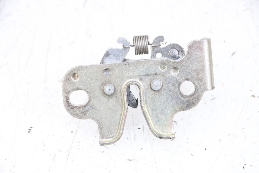 photo de CIERRE ASIENTO HOOK YAMAHA NEO'S CORE 1 (2022 - 2026) - Zoom estado de uso