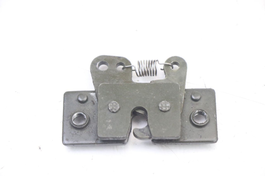 photo de CIERRE ASIENTO HOOK PEUGEOT TREKKER TKR 50 (2005 - 2014)