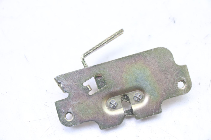 photo de CIERRE ASIENTO HOOK PEUGEOT TWEET 4T 50 (2023 - 2025)