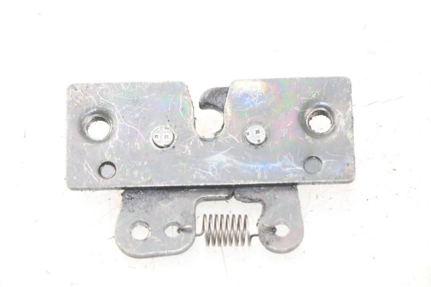 photo de CIERRE ASIENTO HOOK PEUGEOT VIVACITY 100 (1999 - 2008)