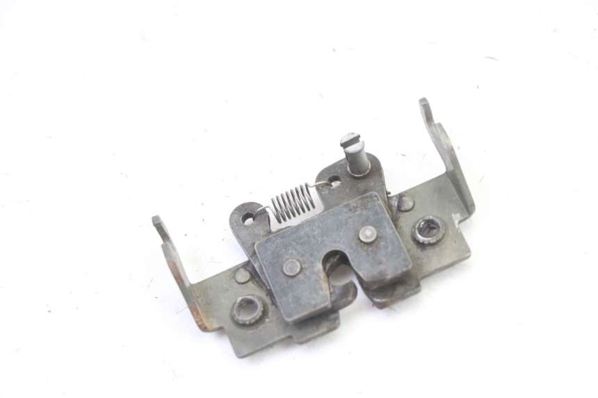 photo de CIERRE ASIENTO HOOK GILERA RUNNER SL 50 (2006 - 2009)