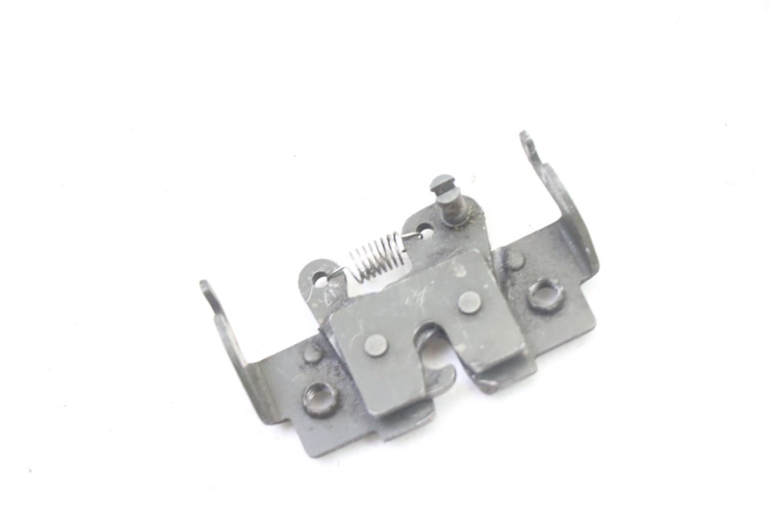 photo de CIERRE ASIENTO HOOK GILERA RUNNER SP 50 (2006 - 2008)