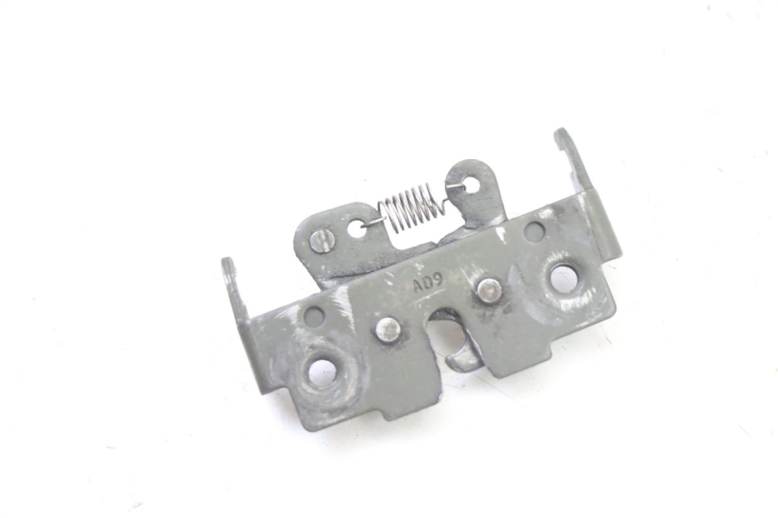 photo de CIERRE ASIENTO HOOK GILERA RUNNER SP 50 (2006 - 2008)