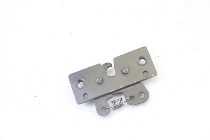 photo de CIERRE ASIENTO HOOK PEUGEOT SATELIS 125 (2013 - 2018)