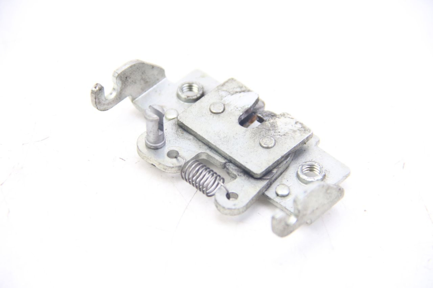 photo de CERRADURA DEL ASIENTO SUZUKI SIXTEEN 125 (2008 - 2010)