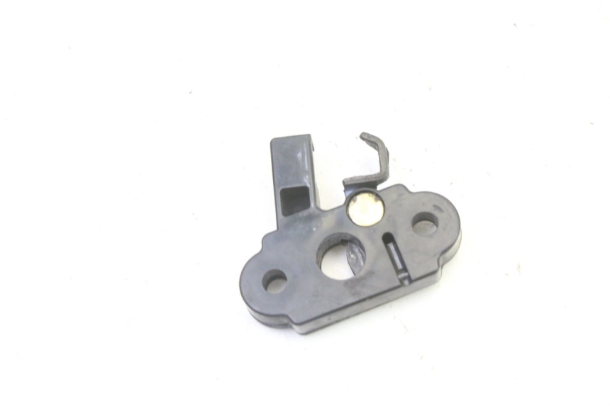 photo de CIERRE ASIENTO HOOK TRIUMPH SPRINT 900 (1995 - 1998)